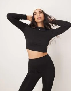New Look Long Sleeve Crew Neck Top In Black For Women
