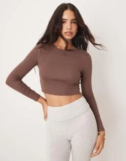 New Look Long Sleeve Crew Neck Top In Brown For Women