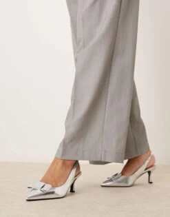 New Look Wide Fit Slingback Heeled Shoe With Bow In Silver For Women
