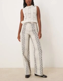 New Look Wide Leg Jeans In Snake Print For Women Cream