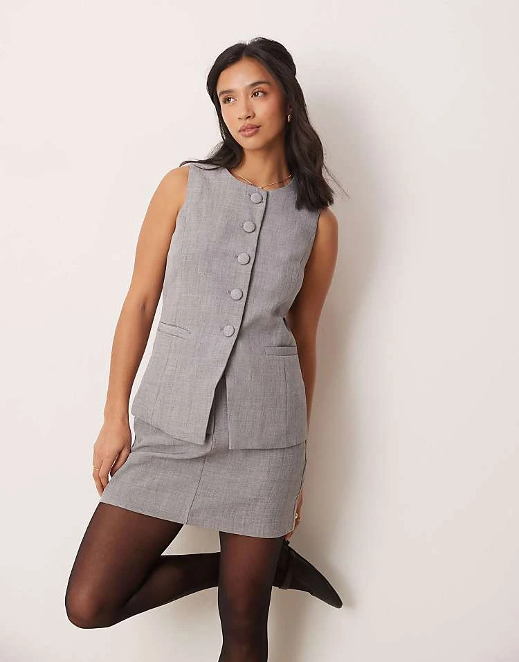 New Look Petite Longline Tailored Waistcoat & Mini Skirt Co-ord In Grey - Image 4